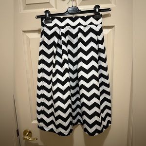 High waisted stripes skirt - size: small